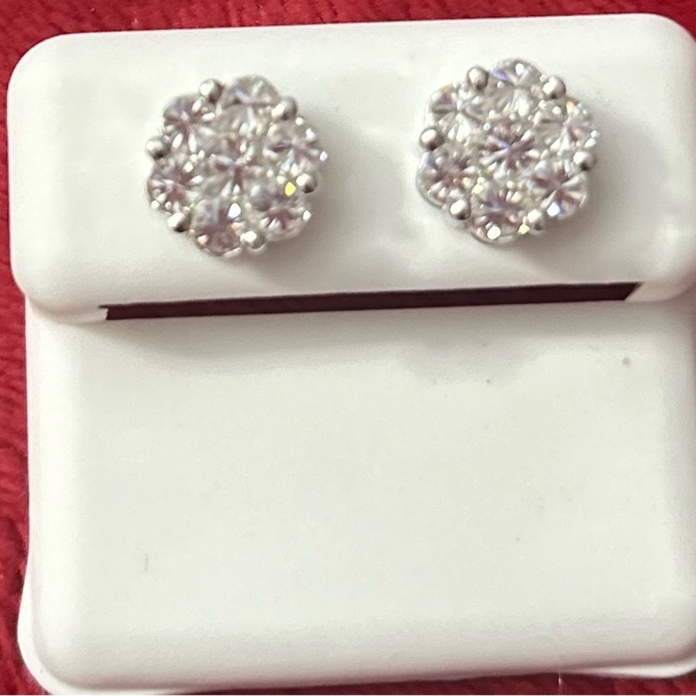 2CT VVS Reverse Setting Moissanite in honeycomb design 925 Stud made in Italy
